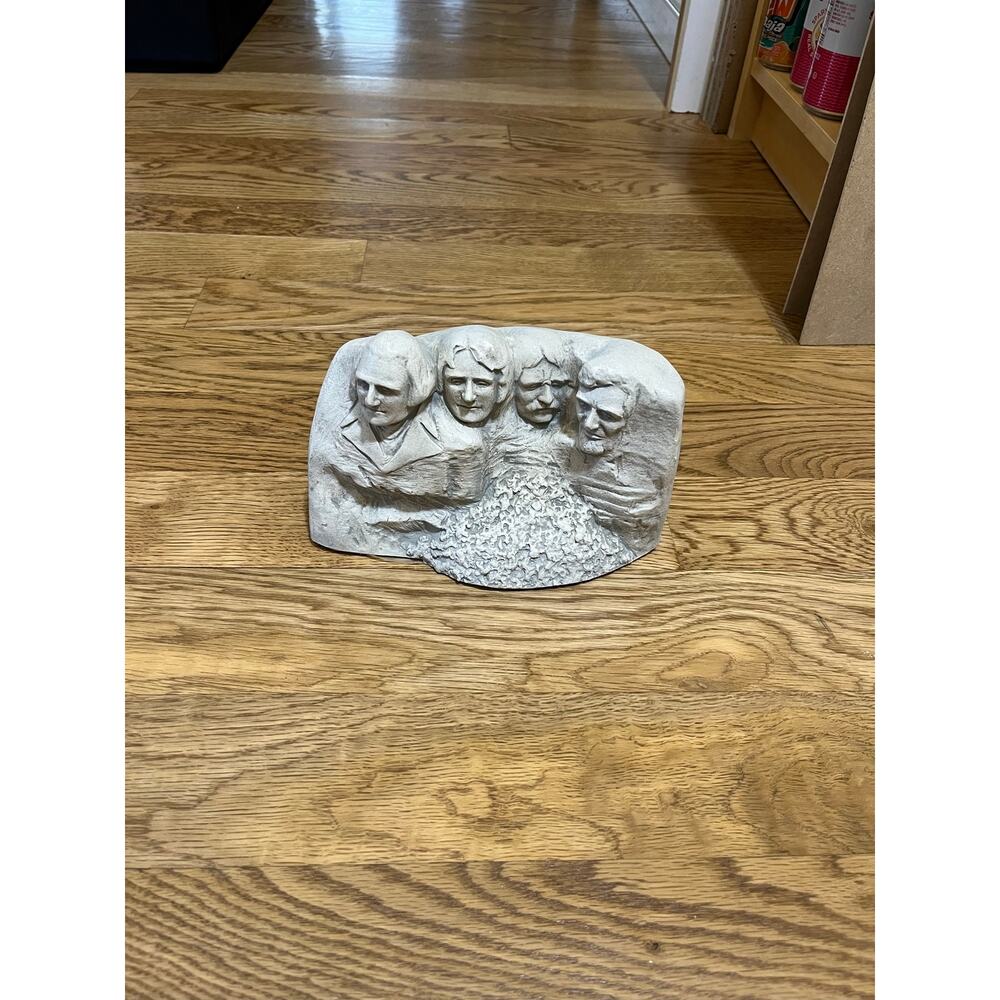 Rare Vintage 1989 Mount Rushmore Sculpture